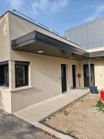 Installation de fenêtres en aluminium dans un lycée du Gard
