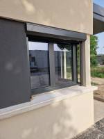 Détail d'une installation de rénovation pour des menuiseries sur mesure près de Nîmes